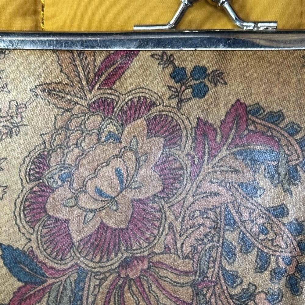 Floral Print Women's Kiss lock Clutch - Picture 6 of 10